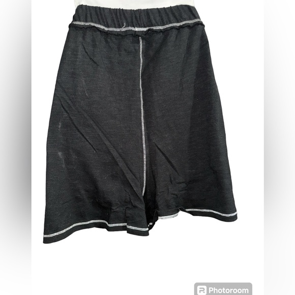 Black/White Contrast Stitched Shorts w/Pockets - Size L - Picture 4 of 6
